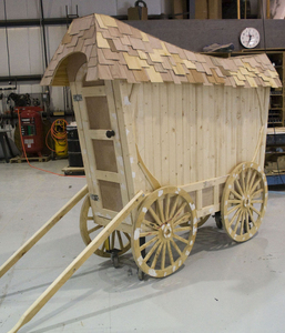 Designing and creating sets and props by Barter Theatre for <em>Wizard of Oz</em> included the construction of Professor Marvel's Wagon.
