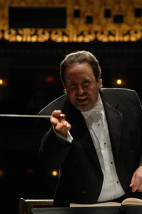 Lucas Richman directs the Knoxville Symphony Orchestra. (Photo by Eric Smith)