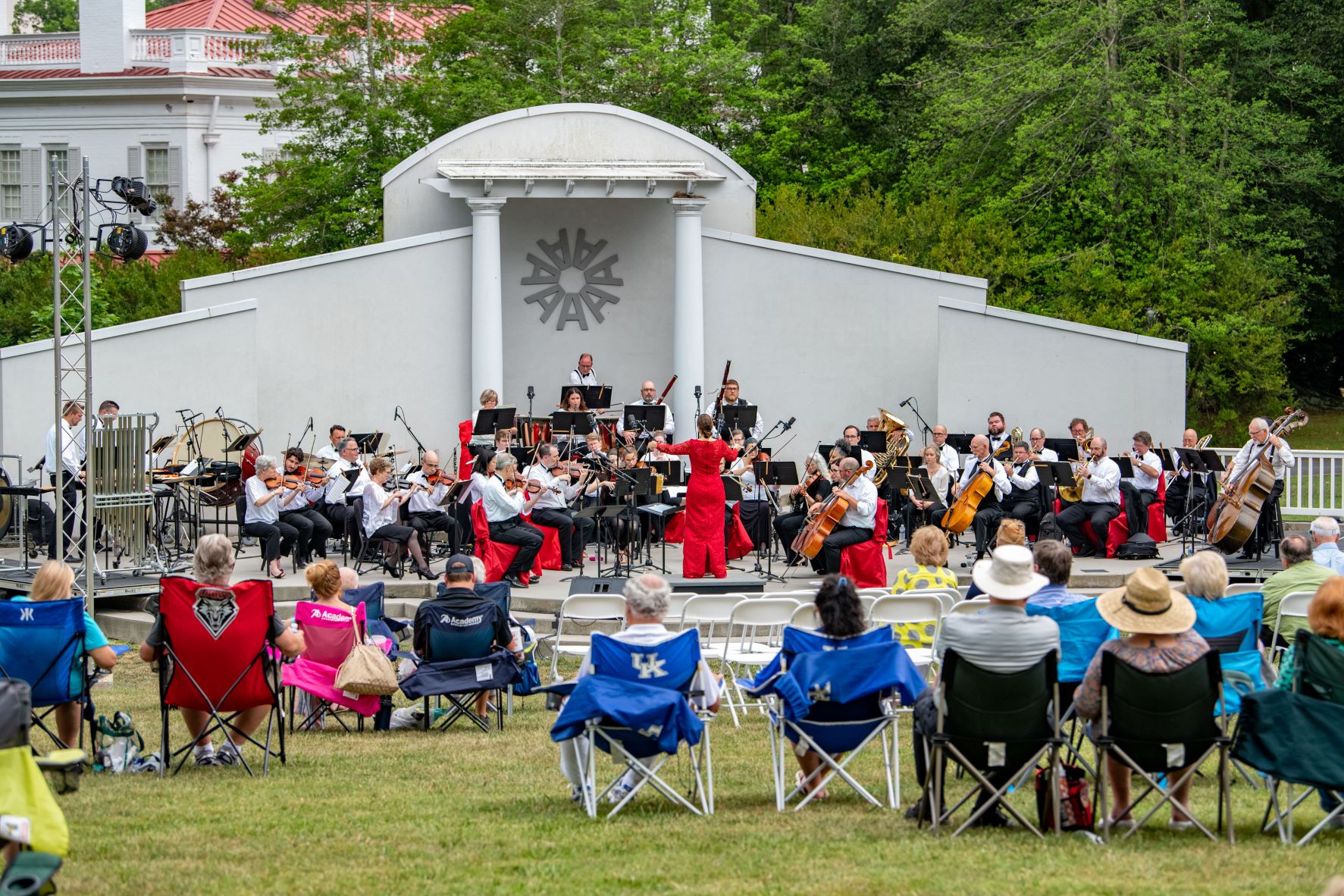Enjoy the outdoor concert at Allandale Mansion.